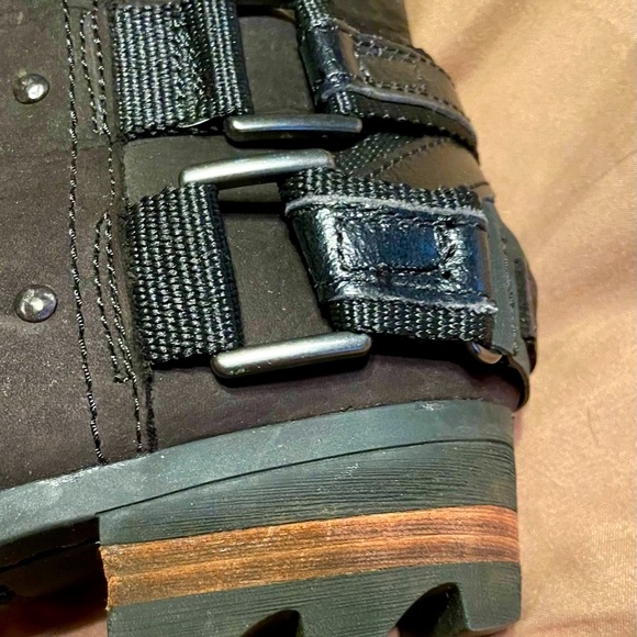 Sorel waterproof low heeled leather boot with sorel strap embellishments - Picture 4 of 10